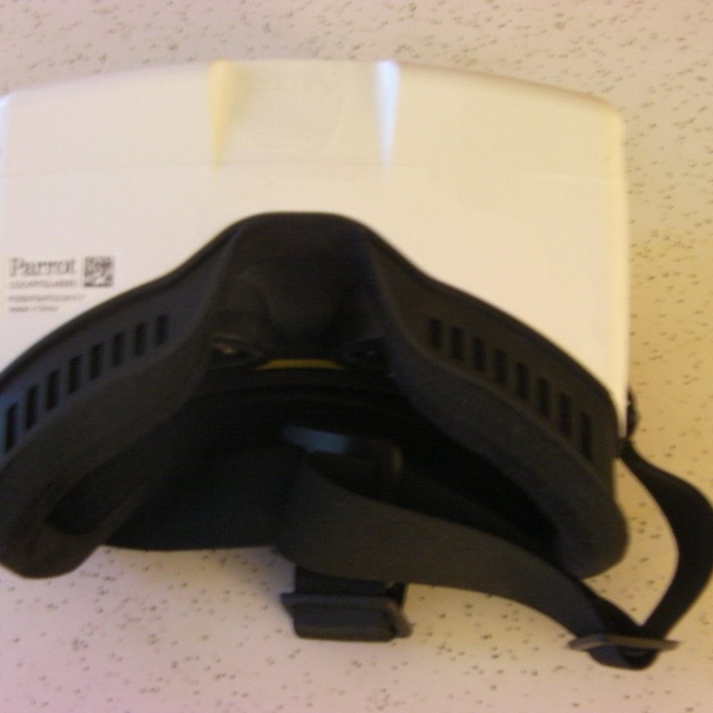 Parrot Cockpit II VR Goggles (Note: Require Phone) - Picture 2 of 6